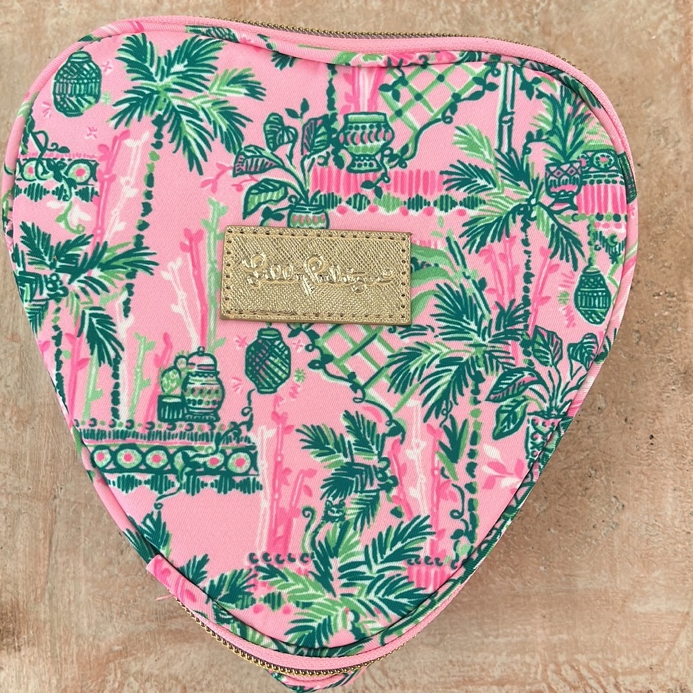 Lilly Pulitzer heart shaped case in "Mandevilla Baby Always Worth It"  NEW